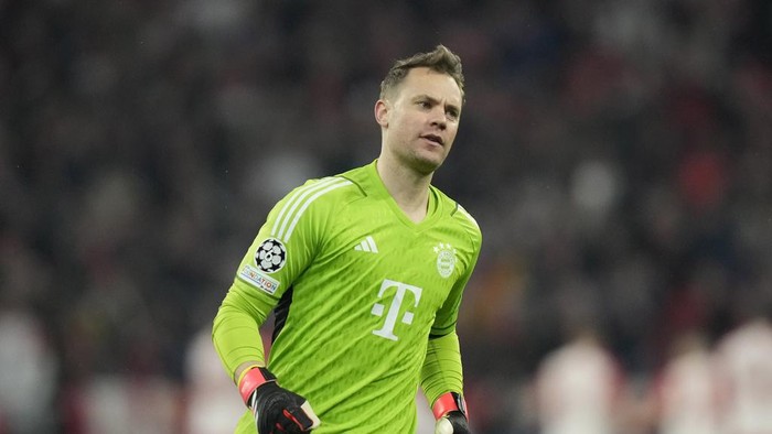 Kompany Enggan Bahas Masa Depan Neuer di Bayern